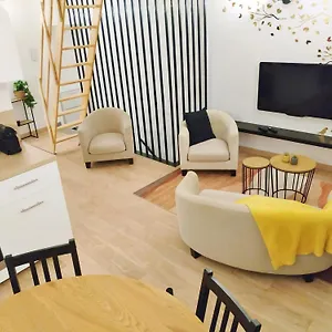 Appartement Grand Lumineux Au Calme, Centre Historique, Pertuis